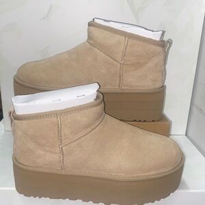UGG CLASSIC ULTRA MINI PLATFORM